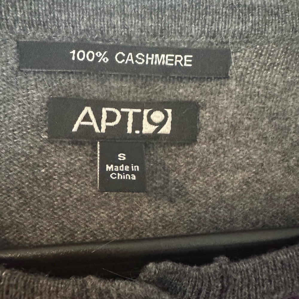Apt. 9 100% Cashmere Women's Charcoal and Magenta Argyle Cardigan - Picture 2 of 6